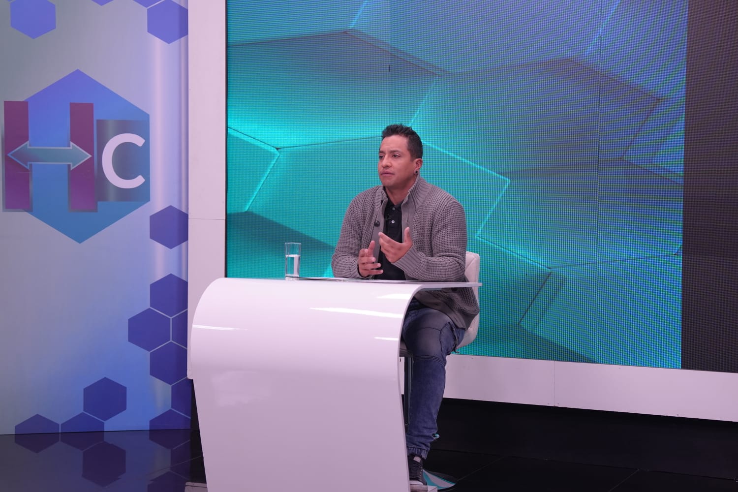 Gobierno anuncia continuidad de puentes aéreos para abastecer alimentos en las ciudades