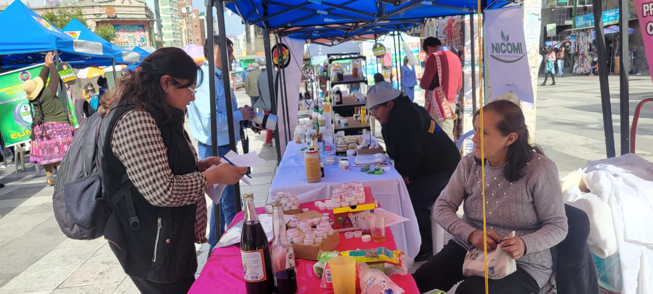Arranca la Feria de Fortalecimiento de la Medicina Tradicional con 38 productores en La Paz -18 agosto