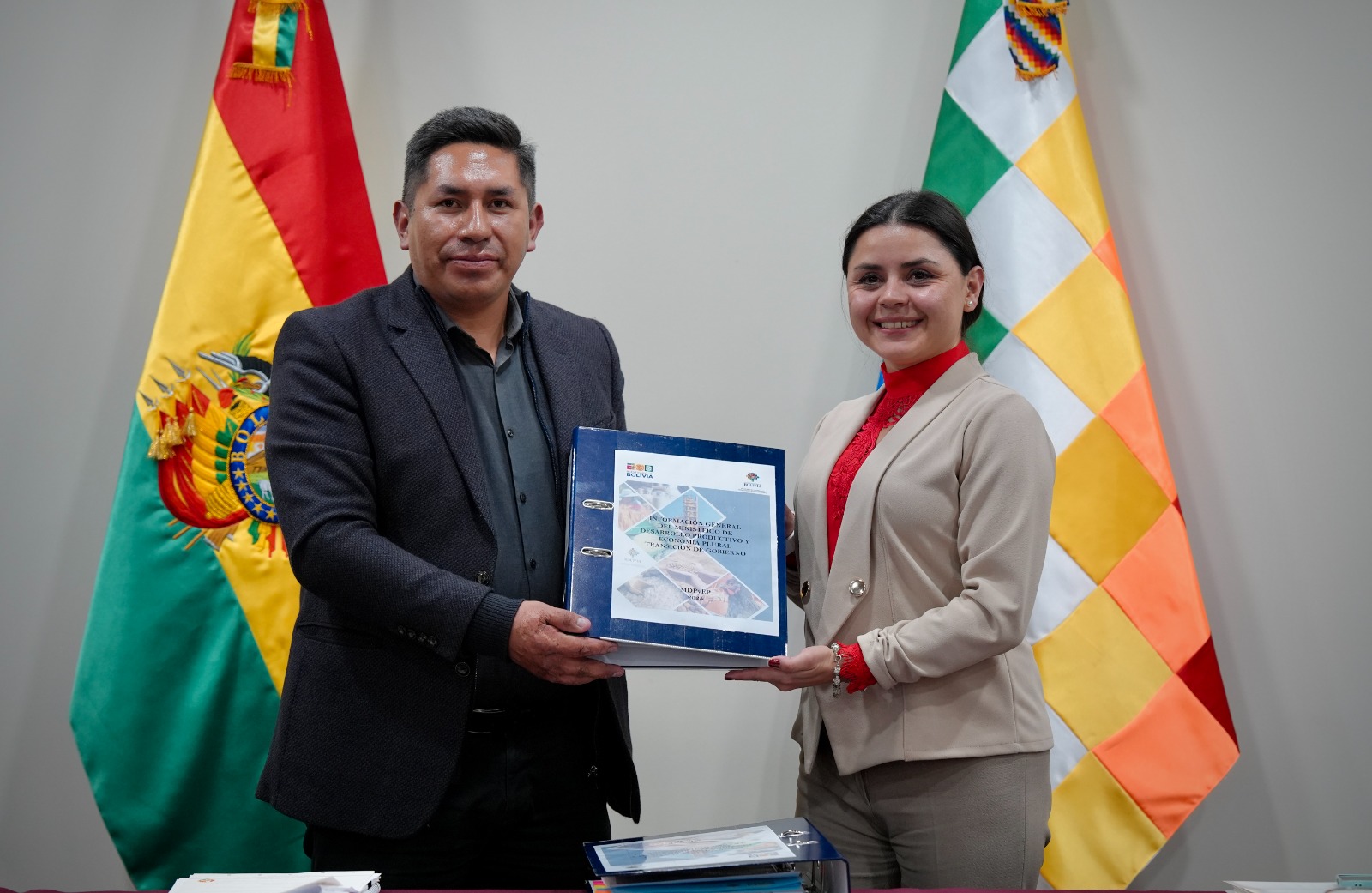 El Ministerio de Desarrollo Productivo y Economía Plural entrega información a la Comisión de Transición