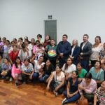 El ministro de Desarrollo Productivo y Economía Plural, Zenón Mamani, participa de la entrega de activos productivos a mujeres emprendedoras