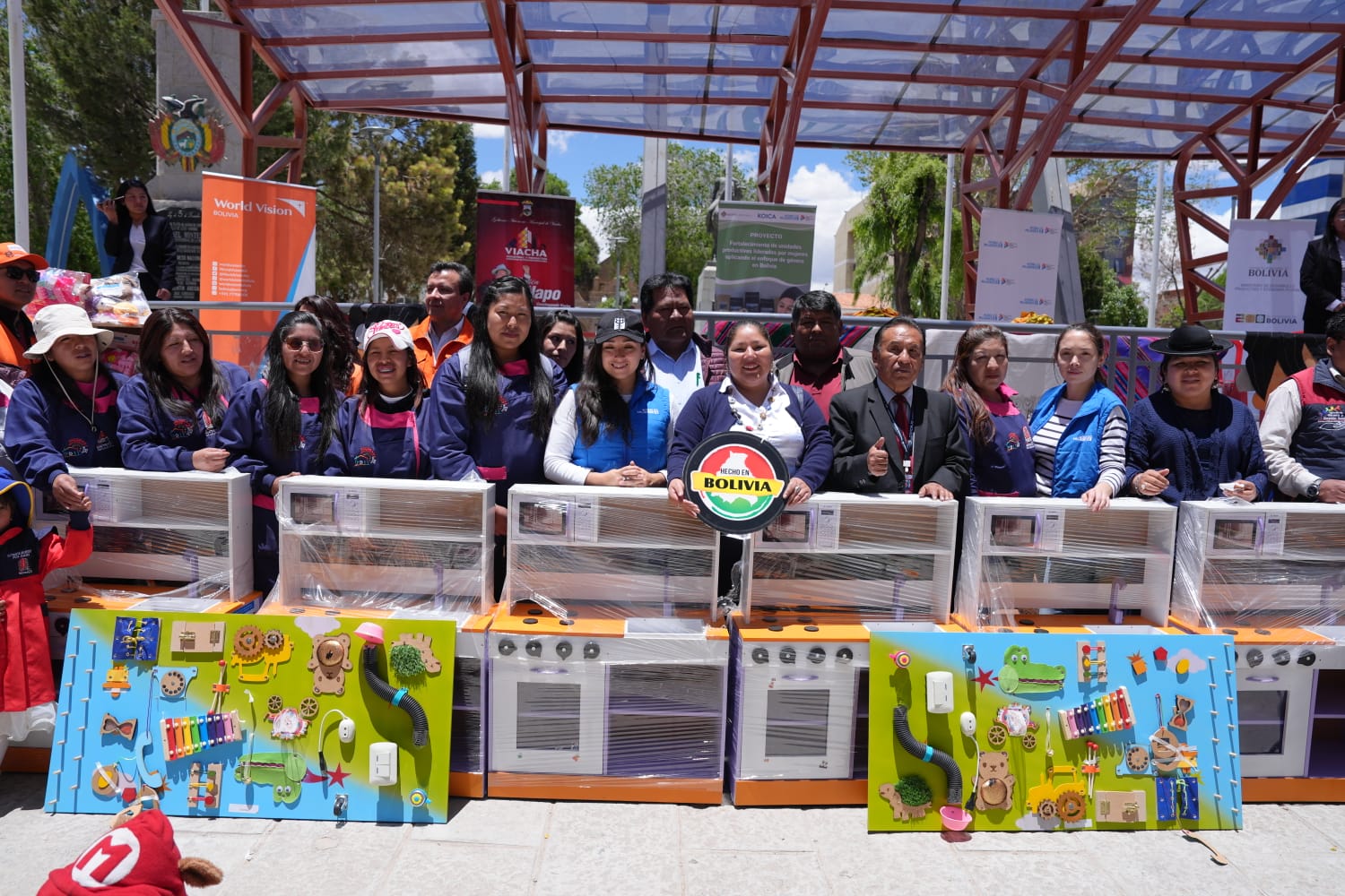 Gobierno, ONU Mujeres y la Cooperación de Corea entregan equipamiento a ocho centros de cuidado infantil en Viacha por Bs 240 mil