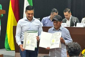 Gobierno entrega títulos ejecutoriales en Santa Cruz y destaca impacto de la Ley 1720 que impulsa el acceso a financiamiento para pequeños productores