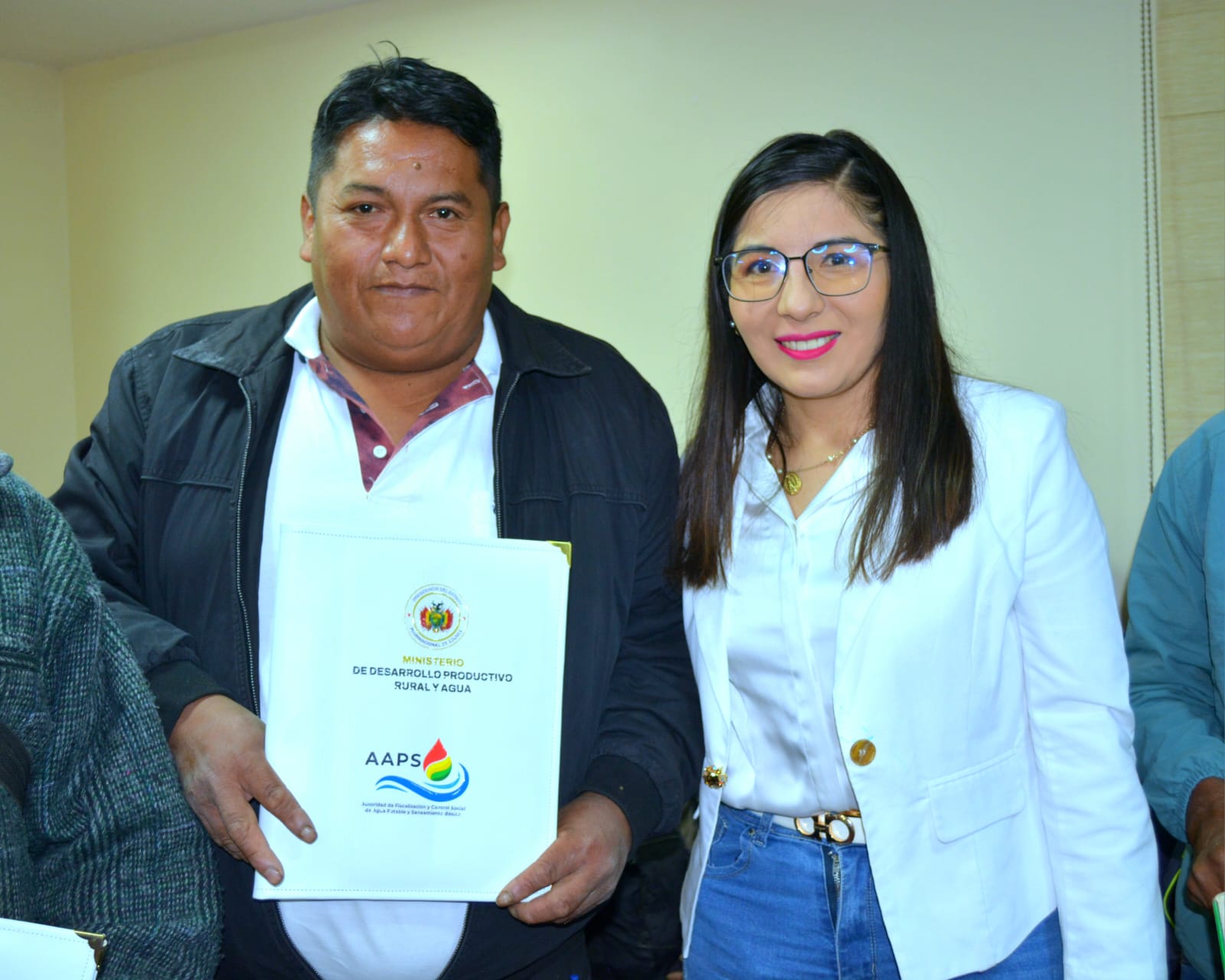 Gobierno fortalece el acceso al agua potable con la entrega de registros a 10 entidades prestadoras en La Paz