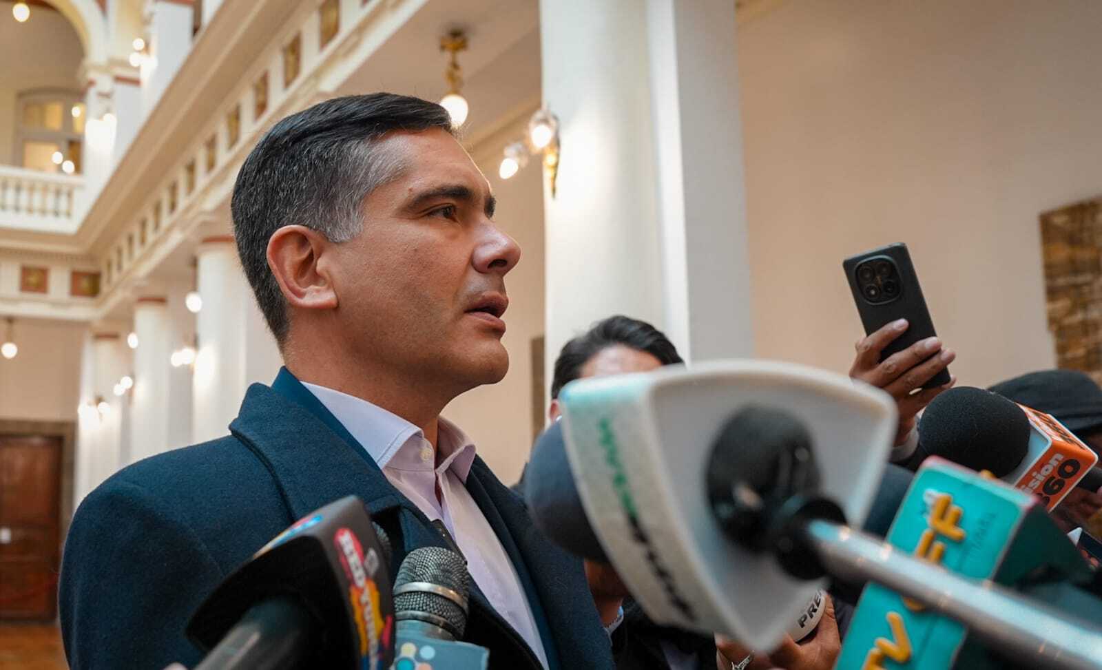Gobierno activa plan de contingencia vial para proveer de alimentos a La Paz y El Alto