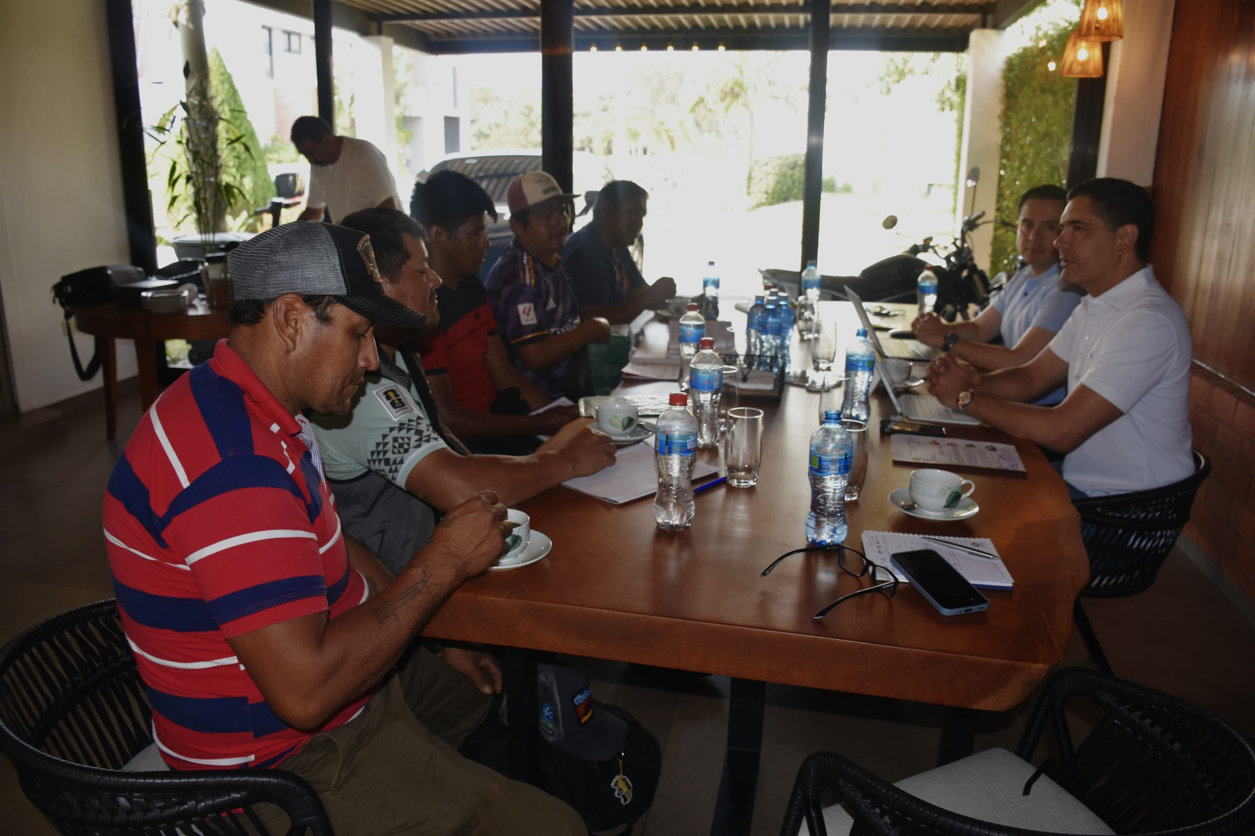 Ministro Oscar Mario Justiniano instala mesa de trabajo con productores de la provincia Ichilo para coordinar acciones conjuntas y atender sus demandas