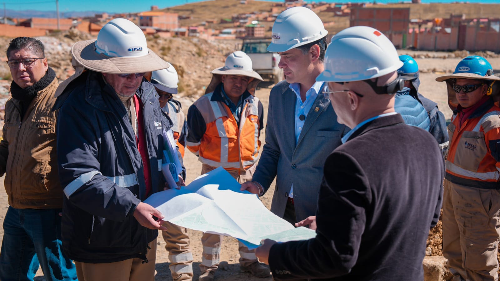 Ministro Oscar Mario Justiniano inspecciona proyecto de agua potable en El Alto que beneficiará a más de 2.800 familias y sumará 1.500 nuevas conexiones