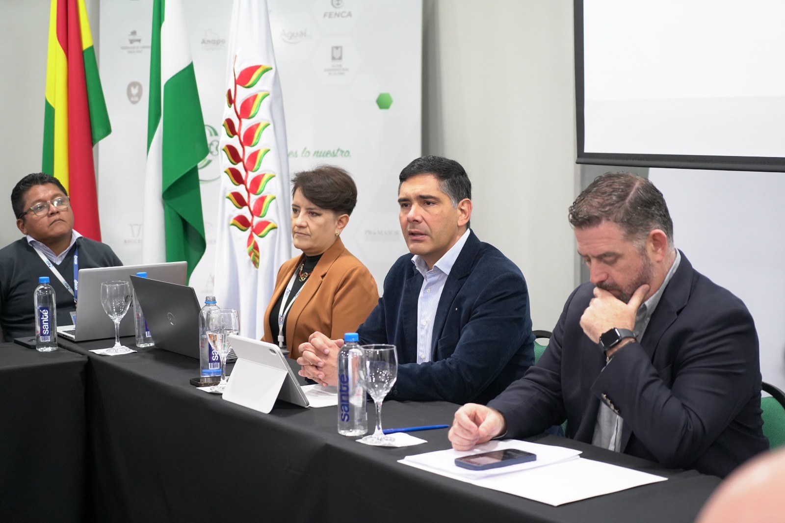 Gobierno y la CAO coordinan propuestas normativas para fortalecer el financiamiento productivo en Bolivia