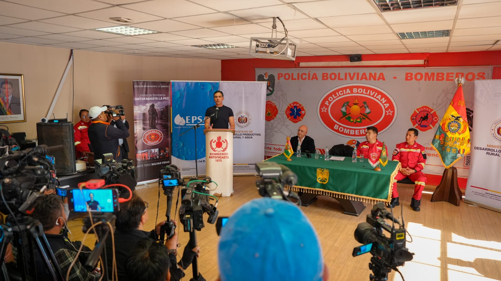 El Gobierno nacional lanza moderna Plataforma Digital de Hidrantes para optimizar la respuesta ante incendios en La Paz y El Alto