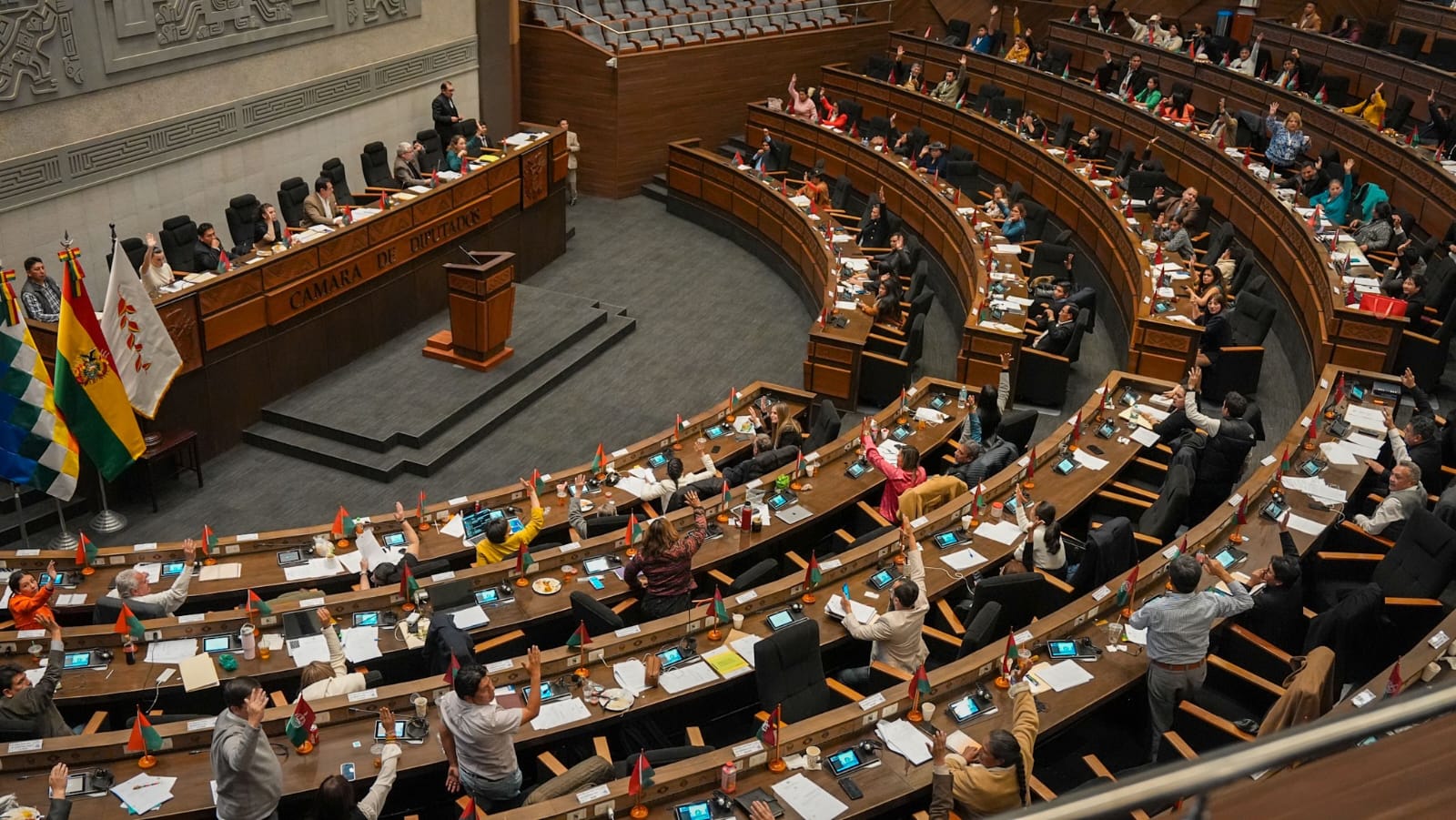 Ministro Oscar Mario Justiniano logra aprobación por unanimidad en Diputados del financiamiento para el programa de agricultura sostenible «Agrosustentar»