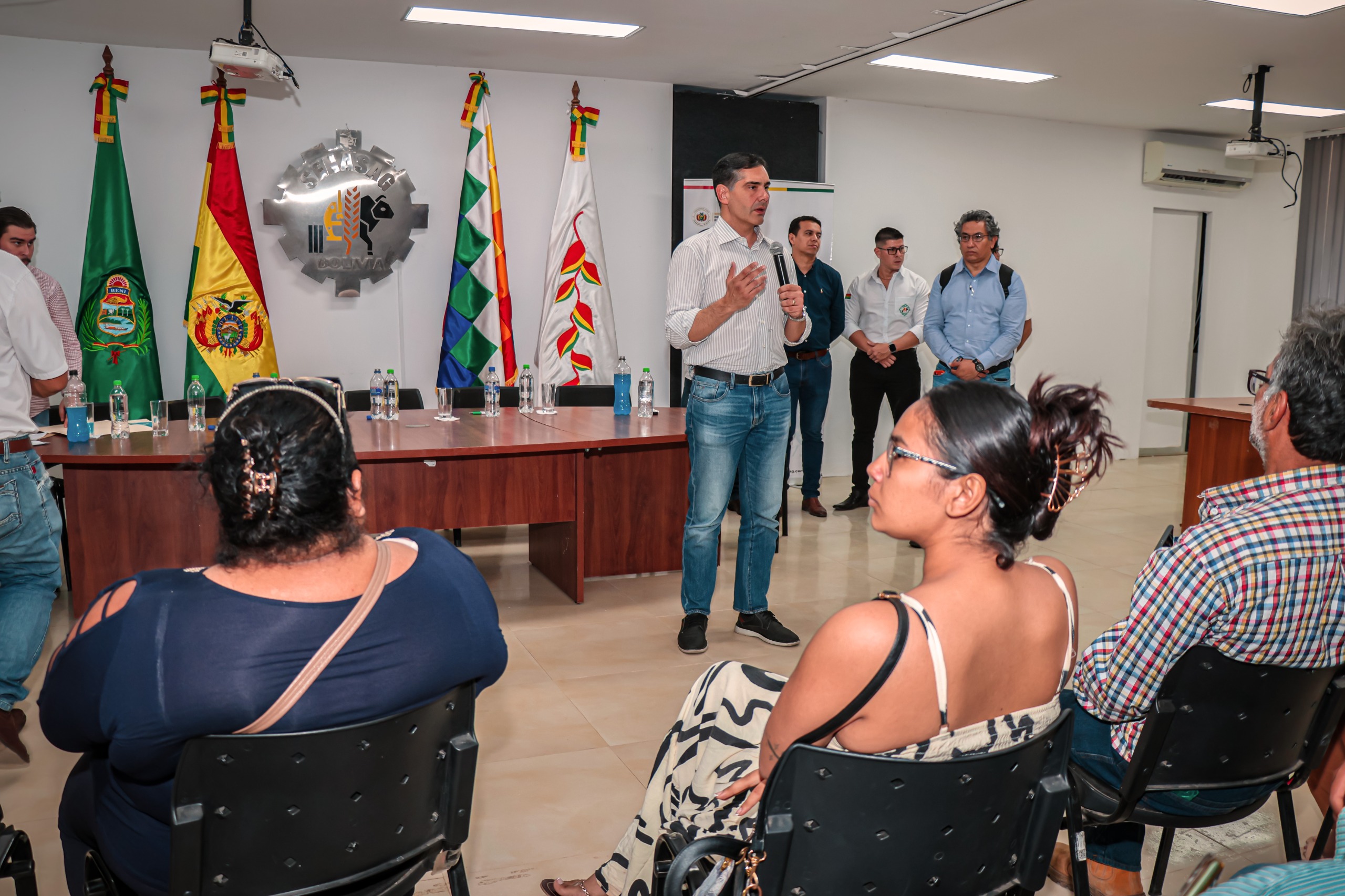 Ministro Oscar Mario Justiniano y productores del Beni coordinan acciones en beneficio del sector agropecuario