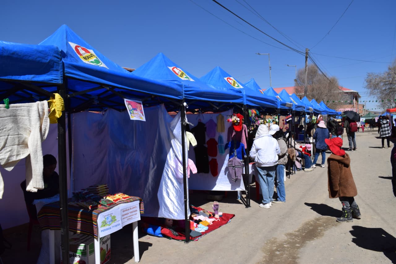 El Ministerio de Desarrollo Productivo instala la «Feria Bolivia Produce» en Oruro con venta directa y precios accesibles