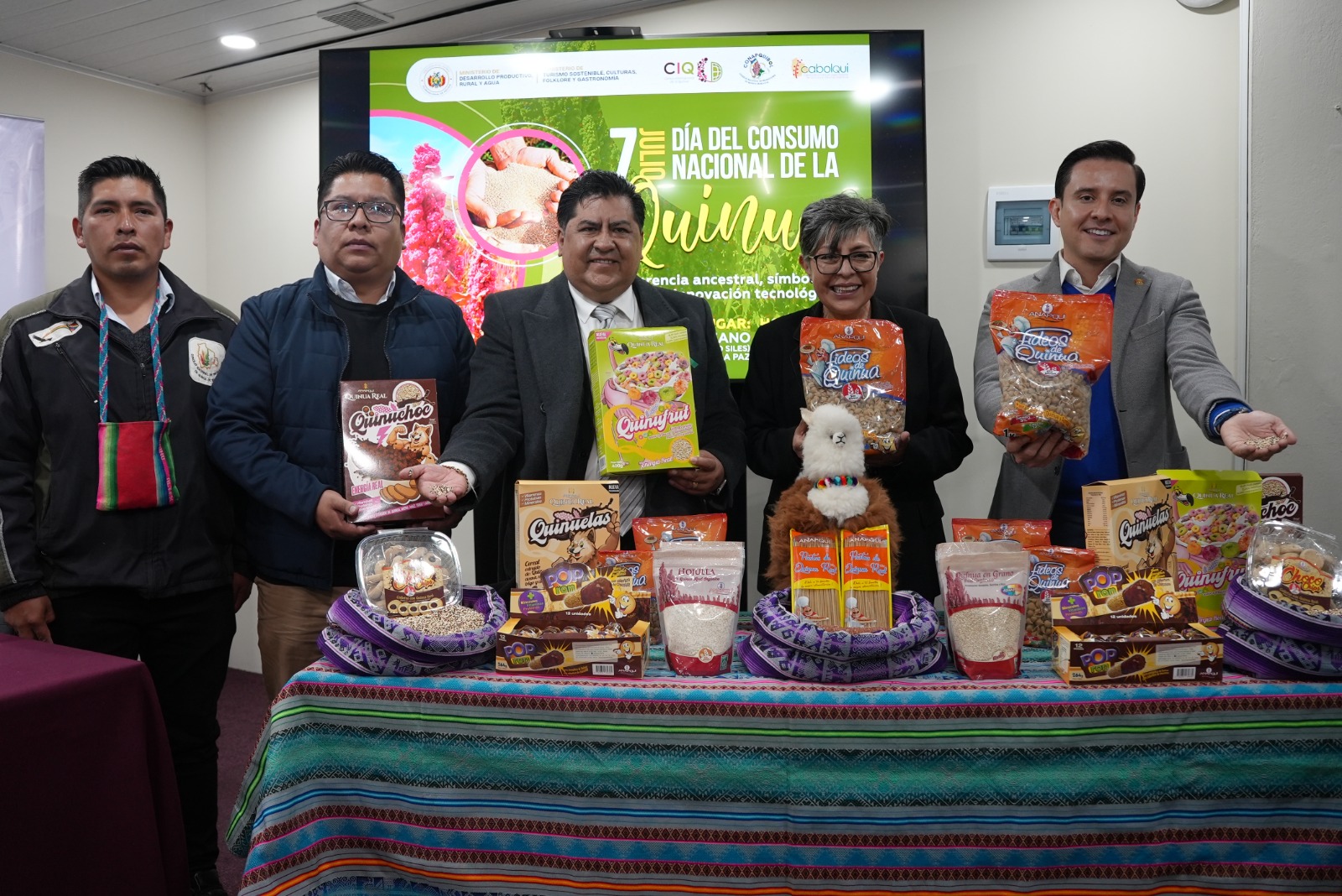 El Gobierno nacional y productores relanzan la quinua boliviana y convocan a la Gran Feria Nacional del Consumo este 7 de julio