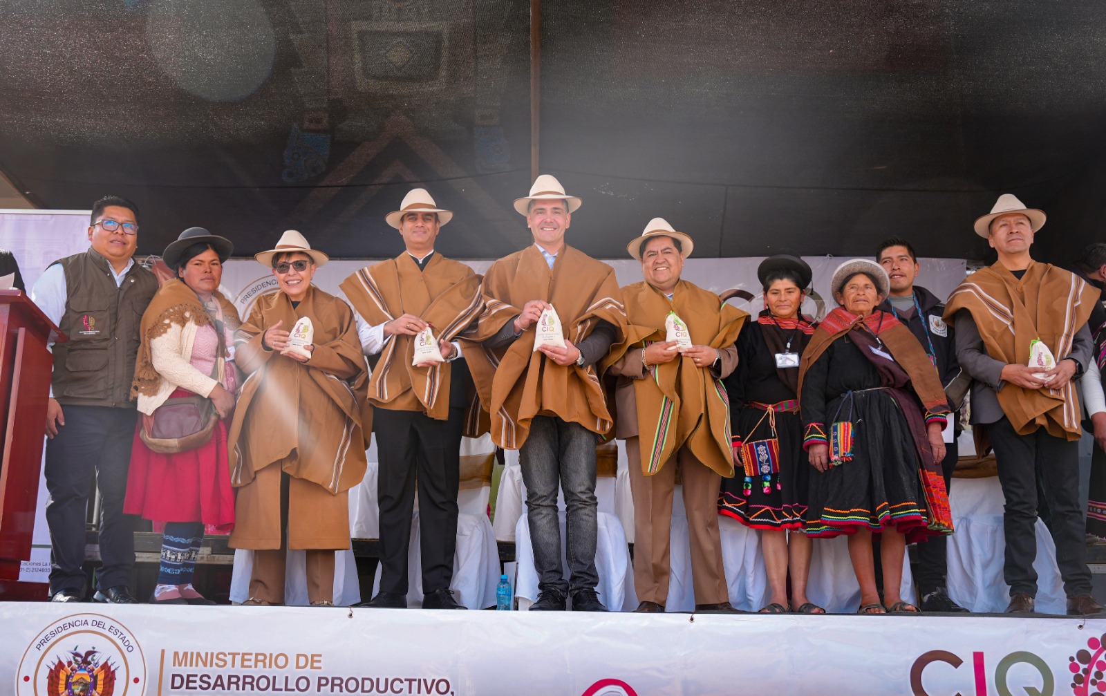 En el “Día del Consumo Nacional  de la Quinua” el Gobierno fomenta el consumo interno y la competitividad de la quinua real boliviana