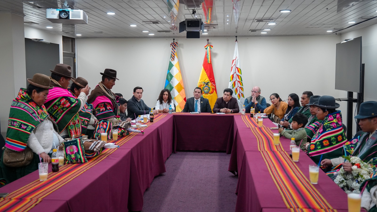 Ministerio de Desarrollo Productivo coordina acciones con autoridades originarias de Corque Marka para impulsar su potencial económico