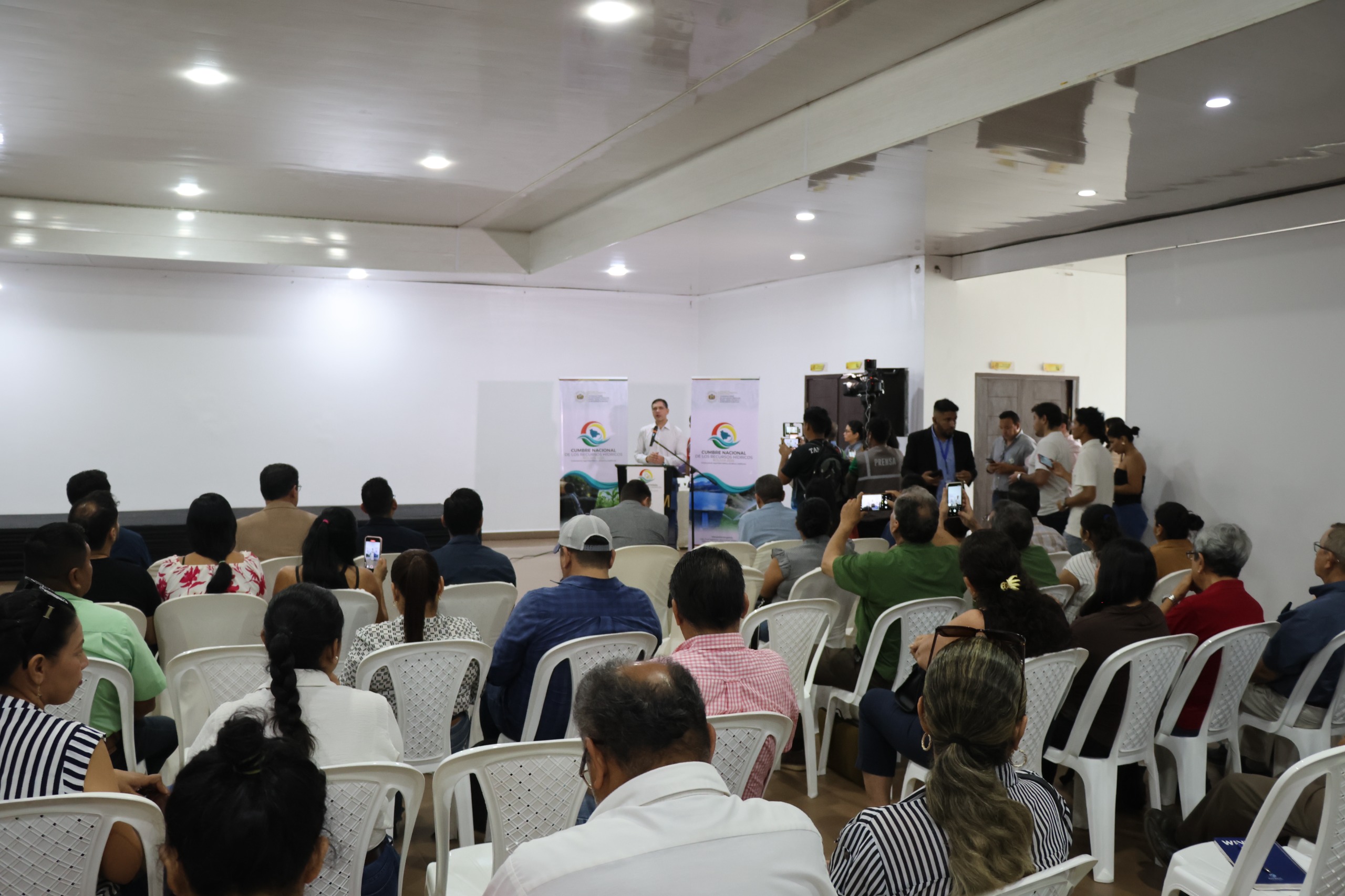 El Gobierno fortalece el diálogo en Beni para construir una política nacional de recursos hídricos desde los territorios