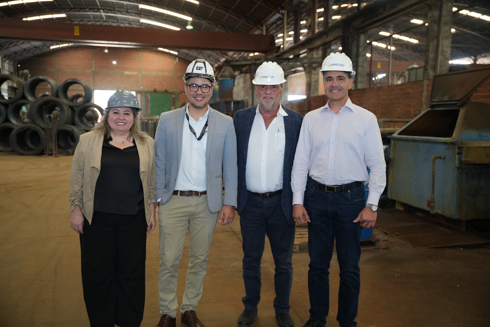 Ministro Oscar Mario Justiniano visita Ferrotodo y evalúa plan para proyectar el acero boliviano al exterior