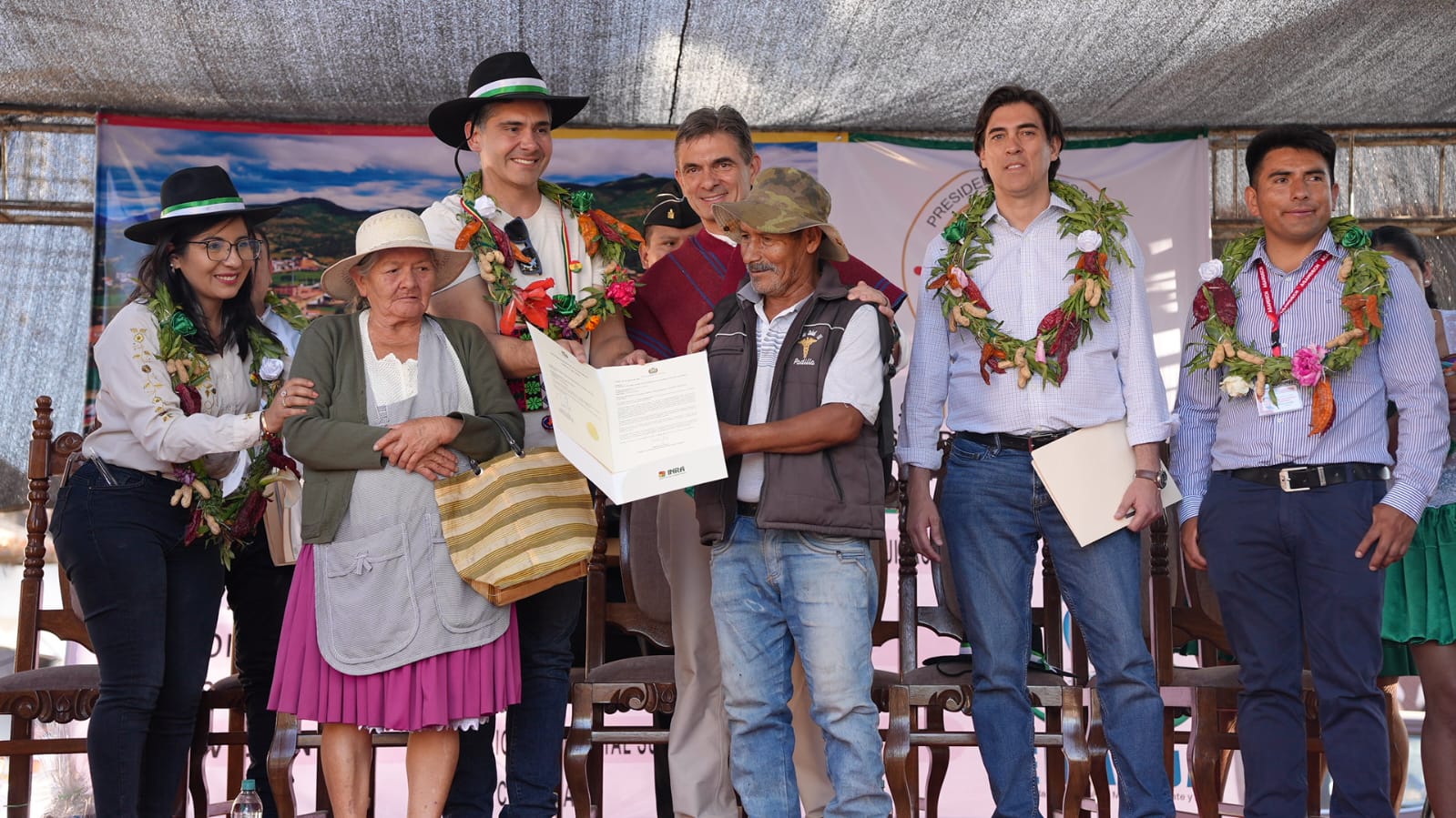 El presidente Rodrigo Paz inicia obras del nuevo sistema de agua potable en Padilla con Bs 18,8 millones para garantizar suministro continuo