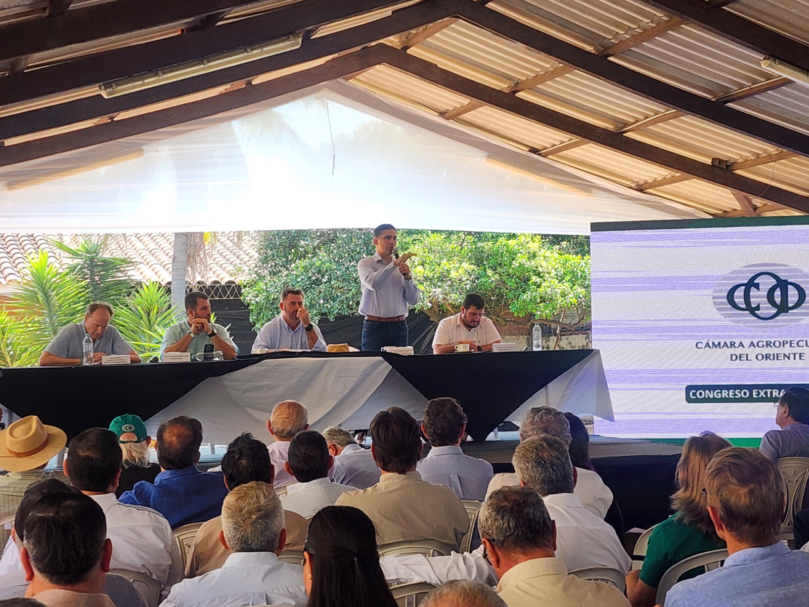 El ministro Óscar Mario Justiniano participa en el Congreso de la CAO para atender las demandas del sector y coordinar soluciones al suministro de combustible