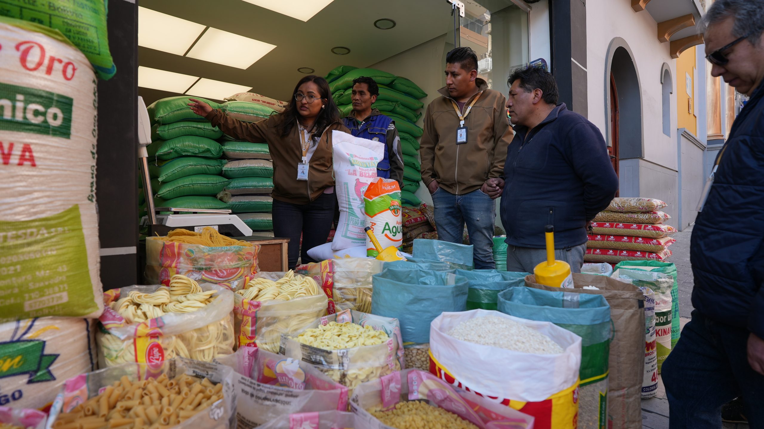 Defensa del Consumidor fortalece acciones de prevención y verificación de precios en mercados de La Paz
