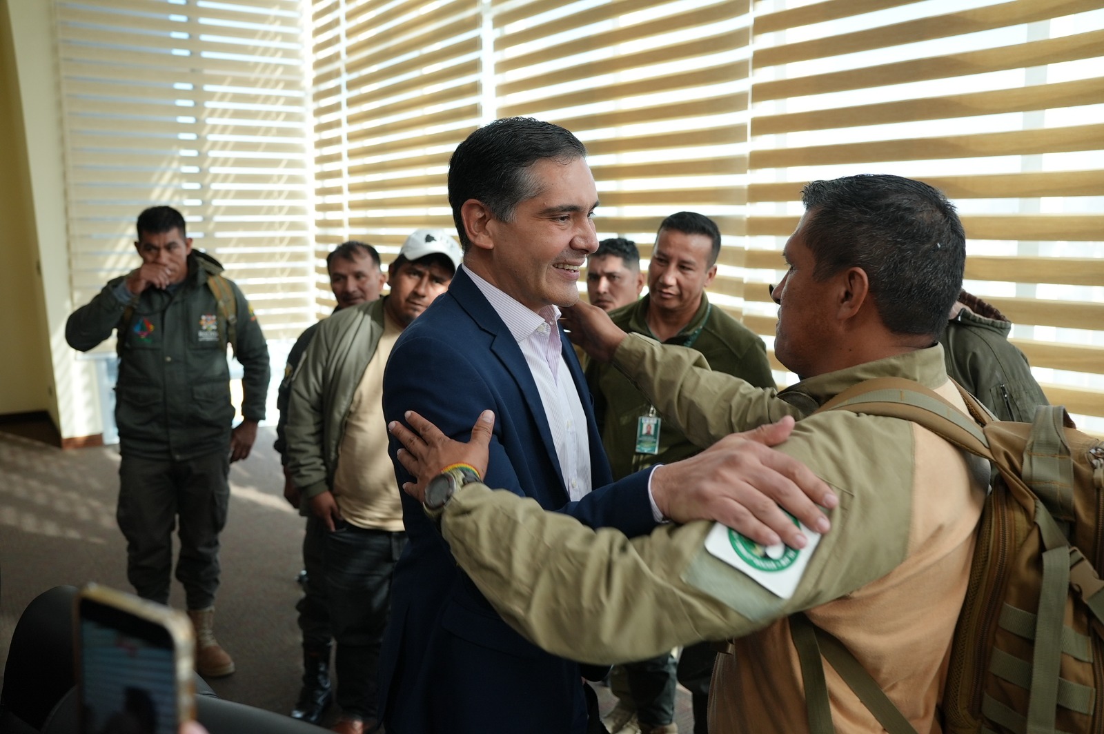 El ministro Óscar Mario Justiniano atiende demandas de los guardaparques y ratifica su recontratación y la continuidad operativa en las reservas