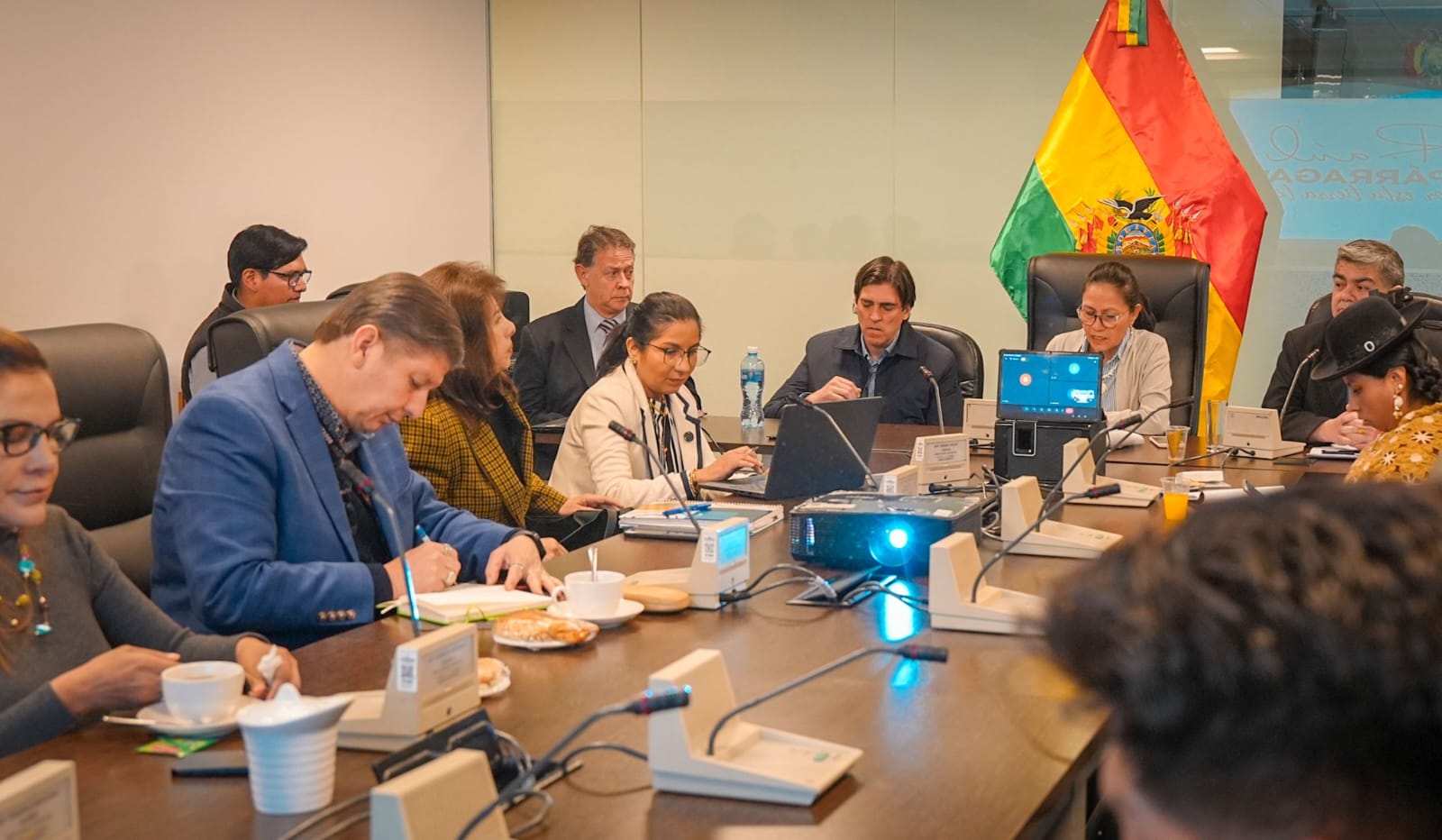 Ministerio de Producción Sostenible presenta ante la Asamblea Legislativa medidas de apoyo al sector productivo y avances en la planificación hídrica