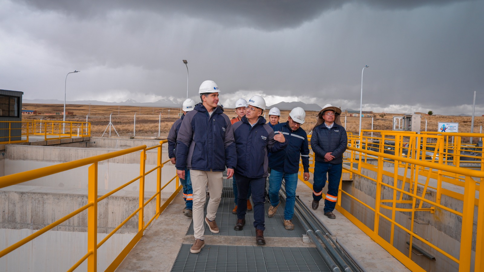 MILLUNI BAJO: AUTORIDADES INSPECCIONAN PLANTA POTABILIZADORA QUE FORTALECERÁ EL ABASTECIMIENTO DE AGUA EN EL ALTO Y LA PAZ