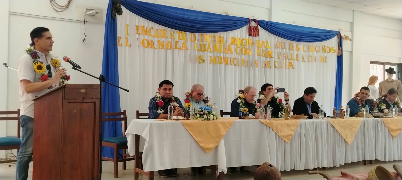 Alcaldes de Santa Cruz y Cochabamba consolidan bloque interregional de los Valles por la integración vial y productiva junto al Gobierno nacional