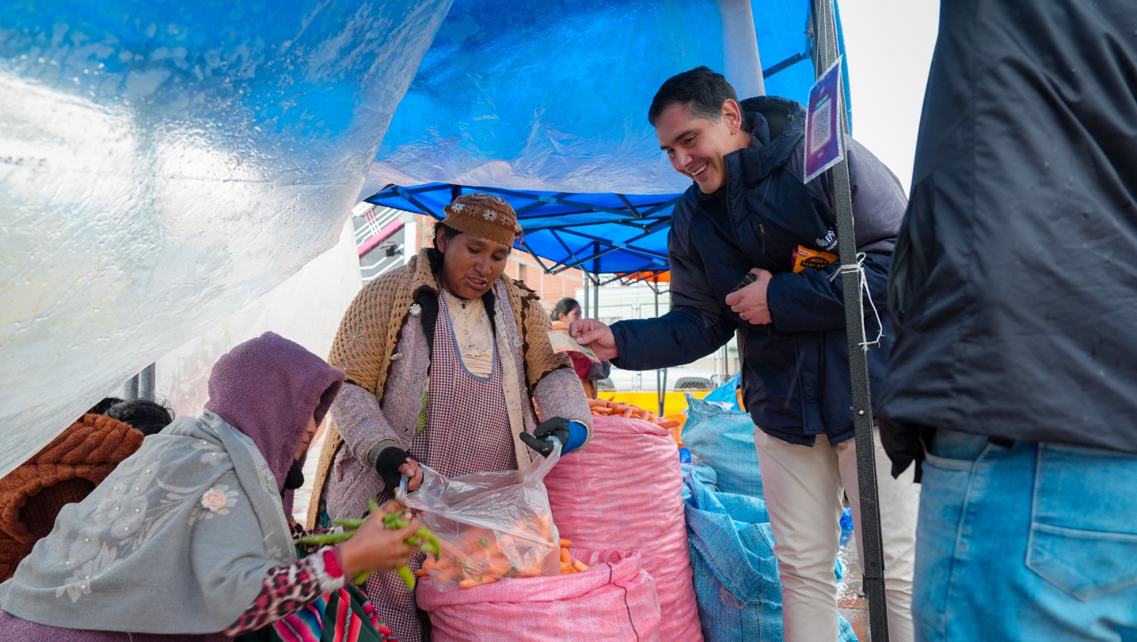 El Alto acoge la feria “Bolivia Produce” con oferta de alimentos de la canasta familiar a precios accesibles