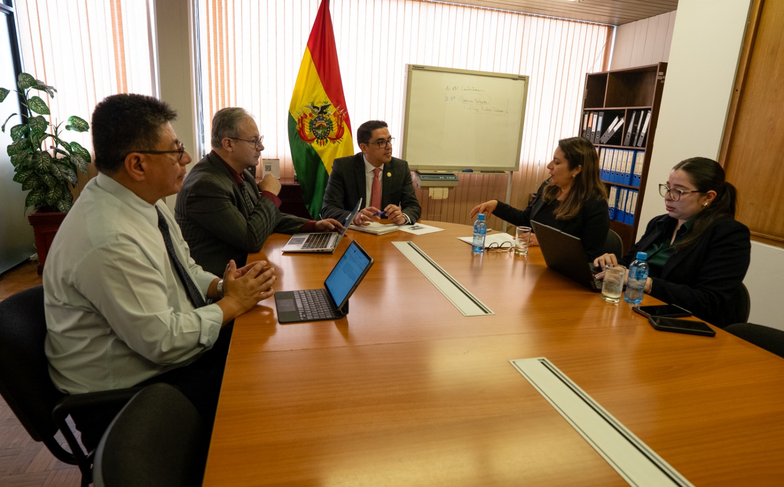 Bolivia y El Salvador impulsan una agenda de cooperación para fortalecer a las micro y pequeñas empresas